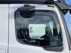Window wind deflectors for Mercedes Actros MP4/MP5/Antos with camera