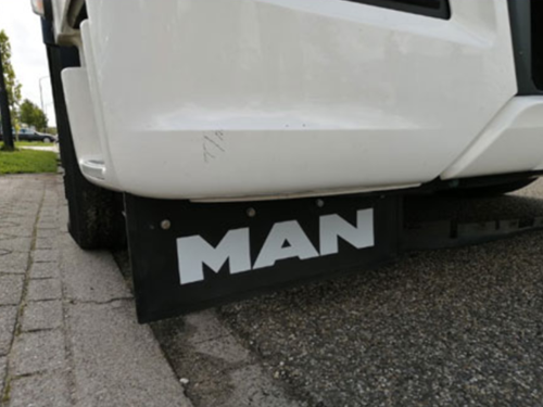 Set RVS Bevestigingssteunen voor Spatlappen MAN TGX - Set Spatlappen wit MAN groen - TALMU Deense dagrijlamp, set van 2 - wit