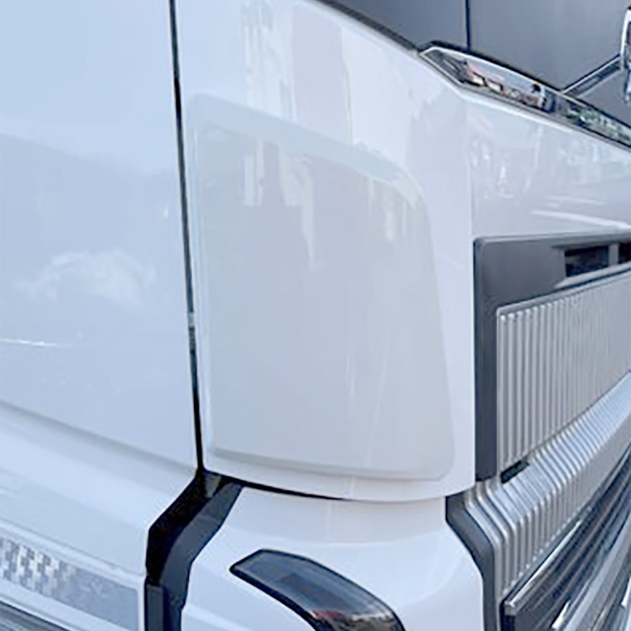 thumbnail image 2 of Bragan™ Front Dirt Deflector For Volvo FH4 Trucks (2013-2021) – UV-Proof 2 of 5