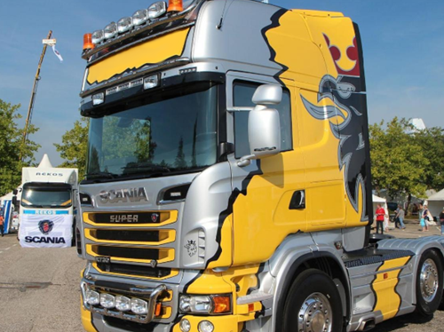 Acryl Sonnenblende Scania 4 / R 80 mm tiefer mit 5 Positionsleuchten und 2 Scheinwerfern