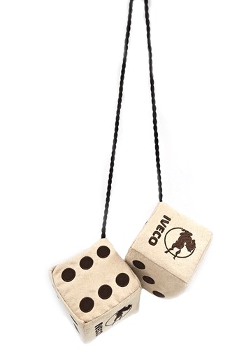 Würfel Iveco mit gesticktem Logo