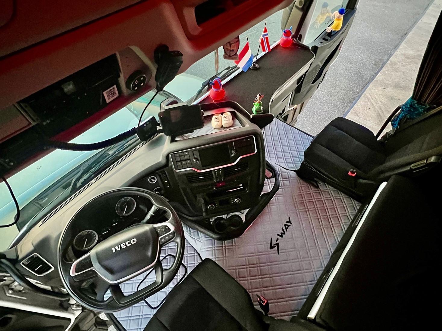 Motortunnel und Fußmatten Iveco S-Way Grau Truck Accessoires