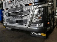 Set Edelstahl Montagehalterungen für Schmutzfänger Volvo FH4
